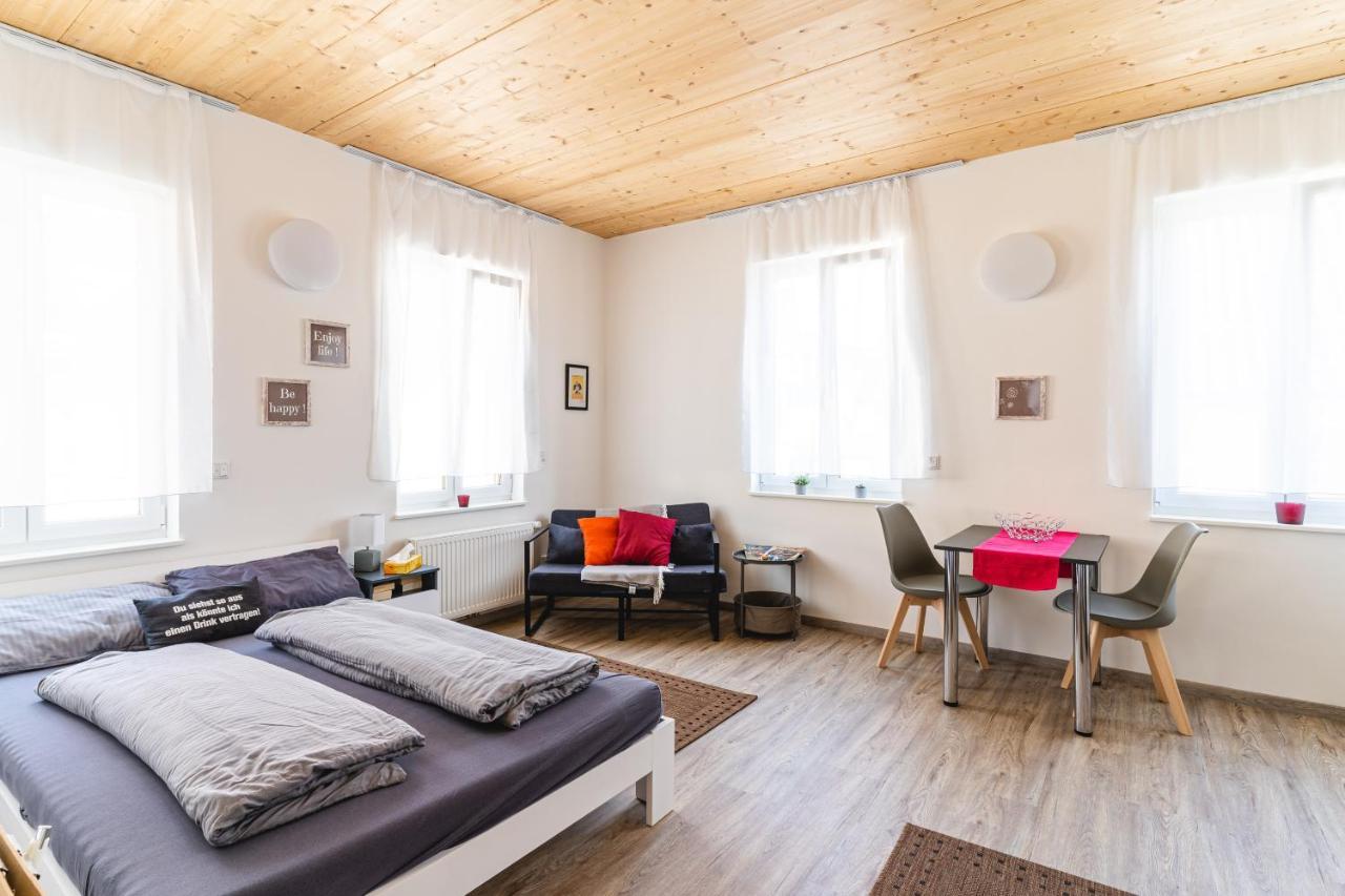 Tagblatt 2-zimmer-apartment *